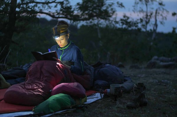 Comment organiser un camping pour une expédition de randonnées dans les montagnes Rocheuses?